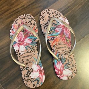 Havaianas gold sandals size 7/8 (37-38)